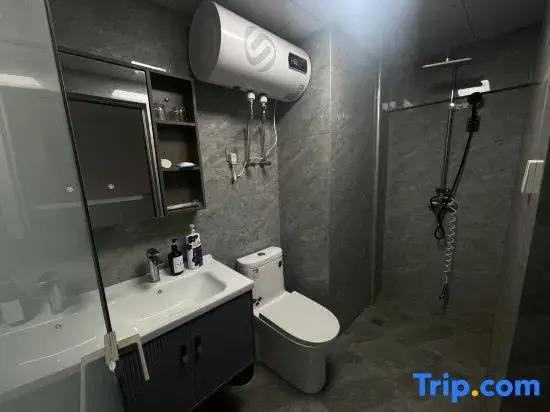 Sanqiuju Homestay (Zhangba North Road Subway Station)