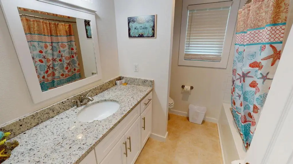 AH-B104 Newly Remodeled Ground Floor Condo, Overlooking PoolHot Tub
