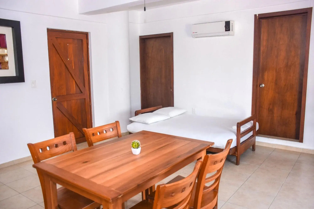El Fuerte Beach Apartments
