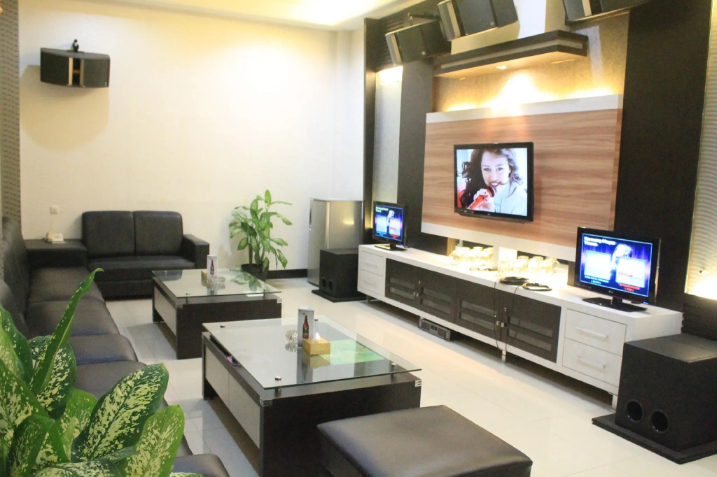 Hotel Harmony In & Karaoke