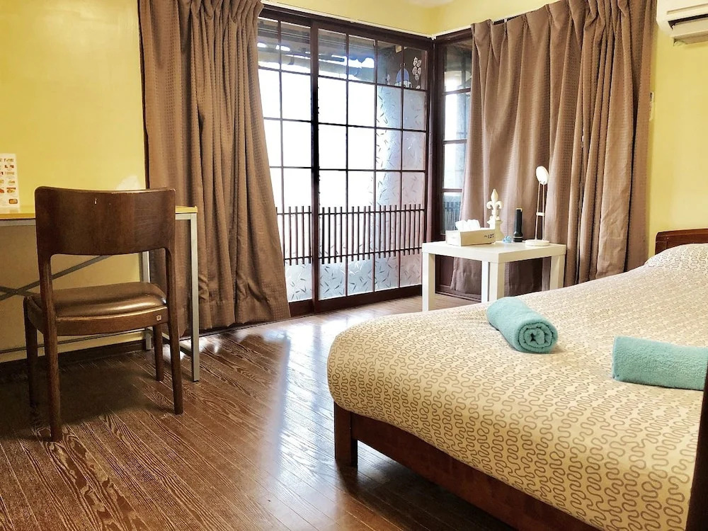 Gojo Paradiso homes restaurant and bar - Hostel