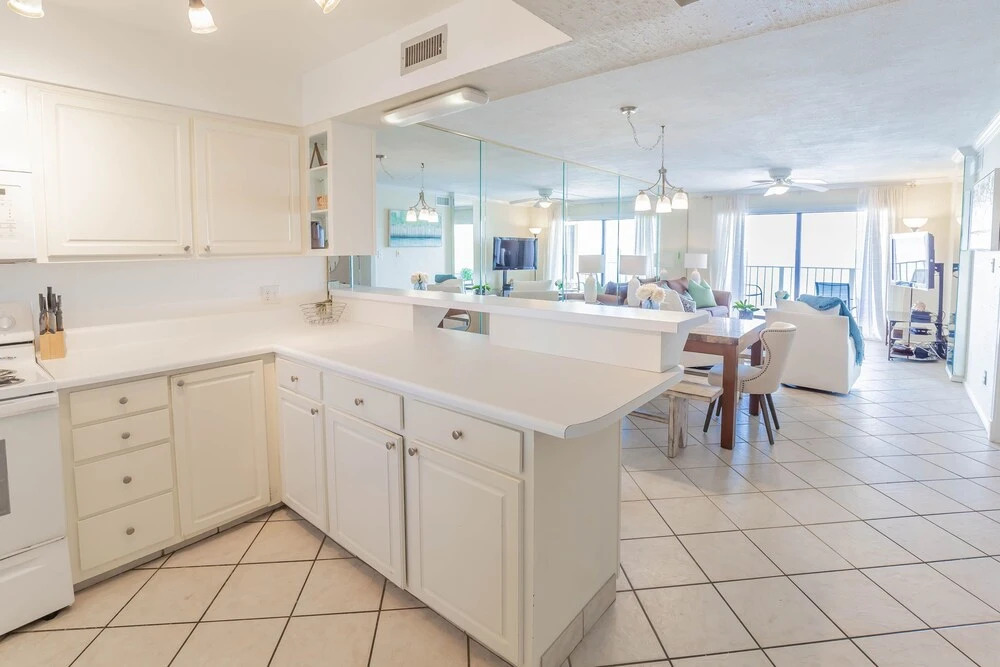 Regency Towers 714 2 Bedroom Condo by Redawning