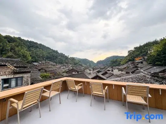 Linyun Mountain Residence (Zhaoxing Dong Village Scenic Area)
