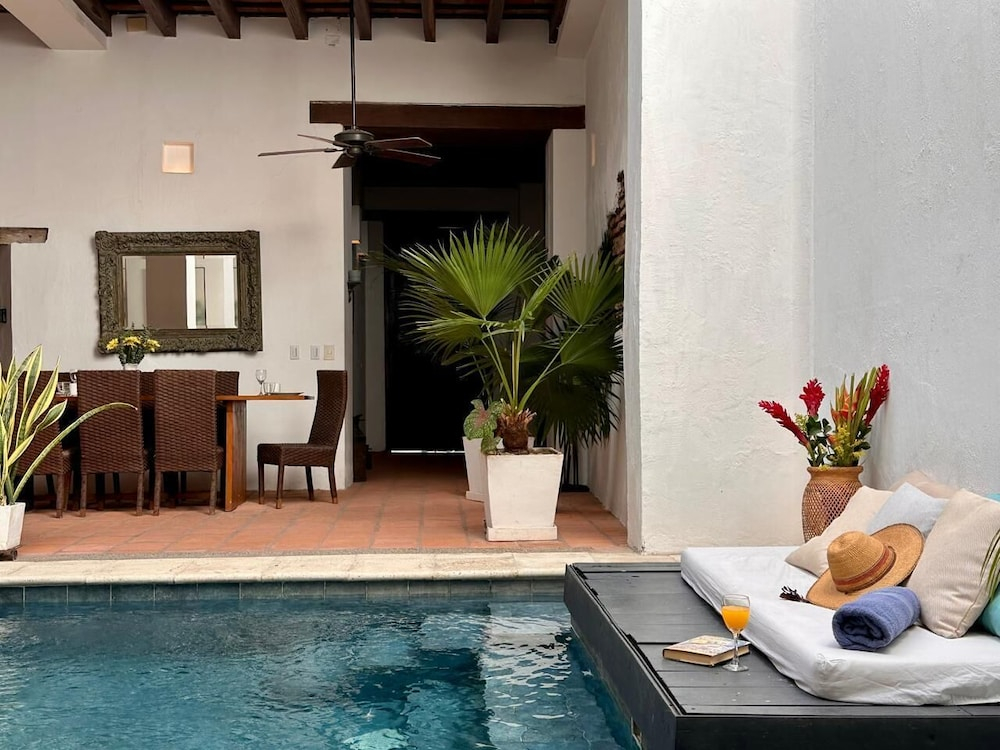 Casa del Agua Pool House by Xarm Apartments