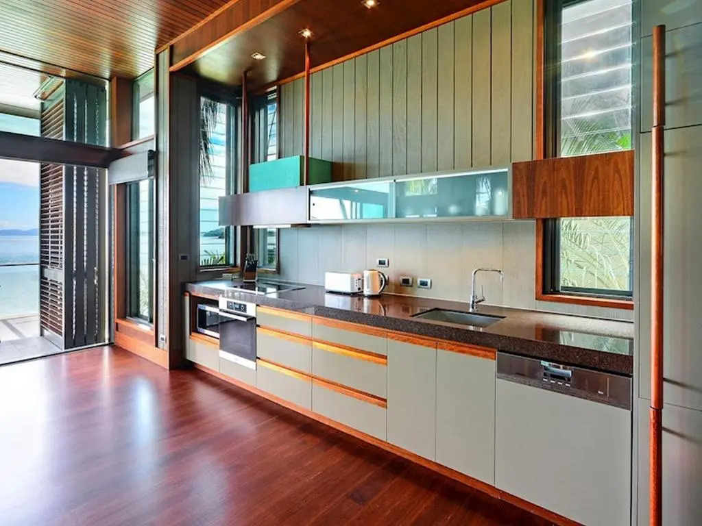 Yacht Club Villas on Hamilton Island by HIHA