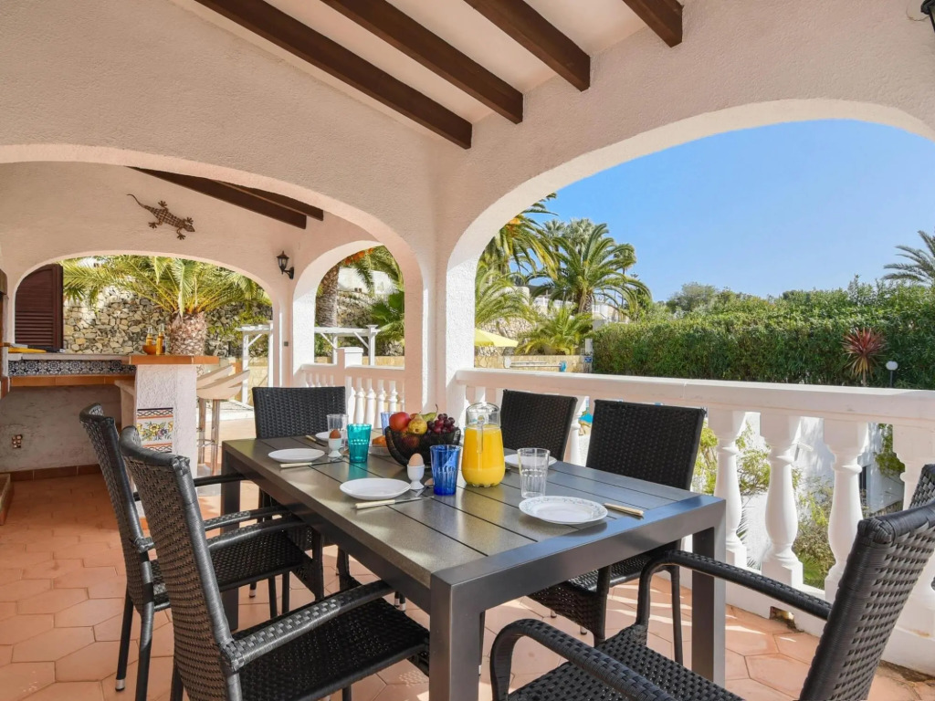 Beautiful villa with lots of privacy and private pool in Moraira near the beach