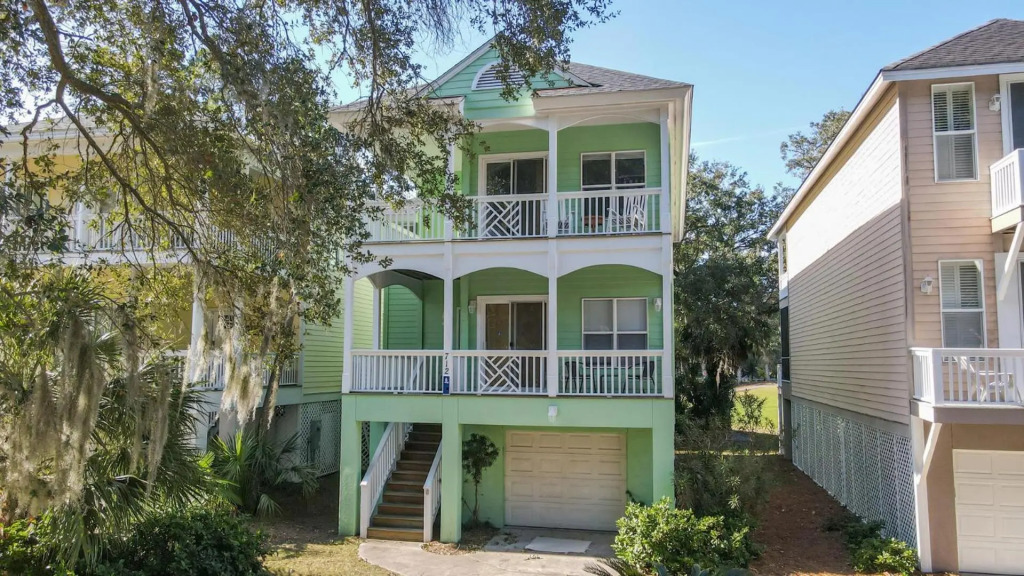 Lovely 2-story, 3-Bd Home, Steps to Marina store and Bonito Boathouse
