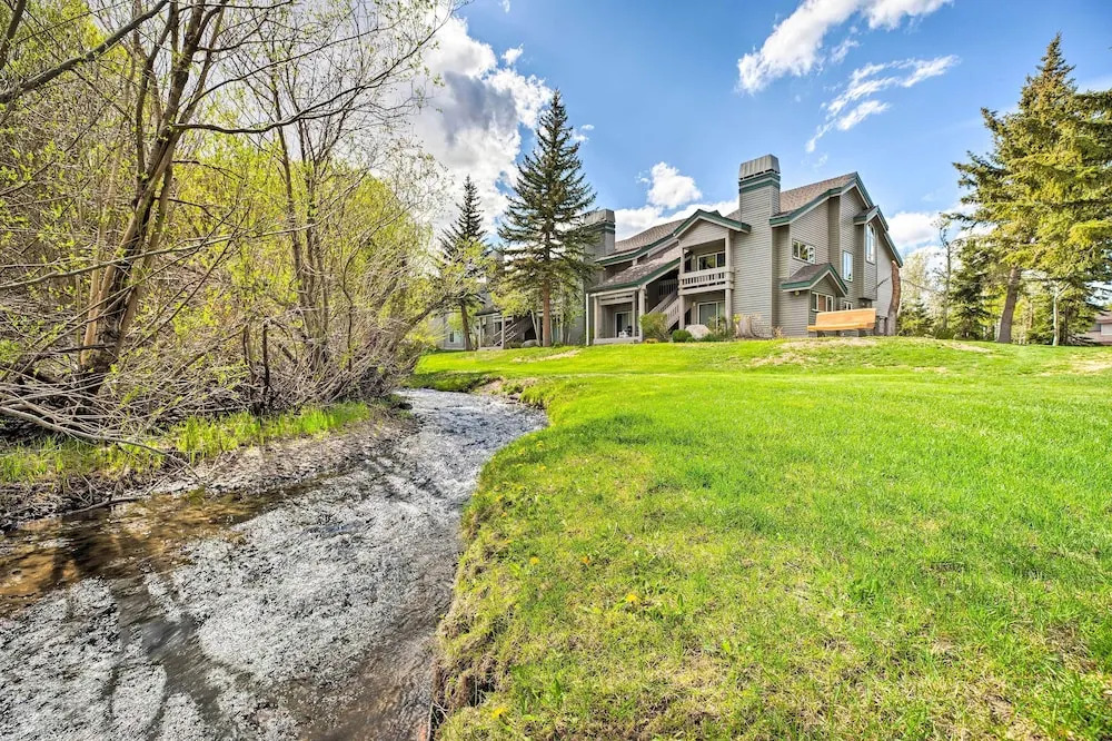 Hot Tub Access: Mammoth Lakes Nature Escape!