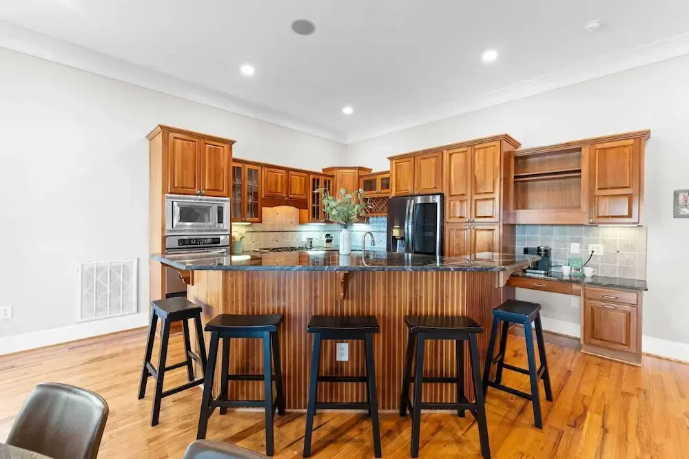 Sunset Pointe by Avantstay Waterfront, Beach, Fire Pit Sleeps 14 5bdr 4BA