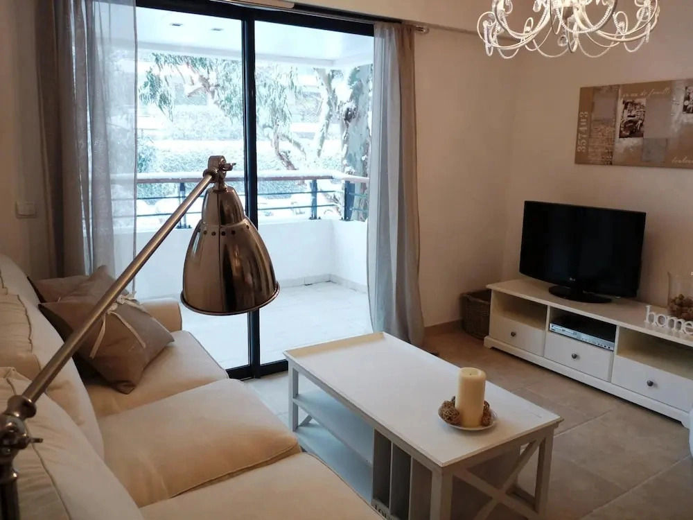 Elegant 2 Bed Apartment With Modern Design and Terrace Close to Beaches and Cannes Center - 546