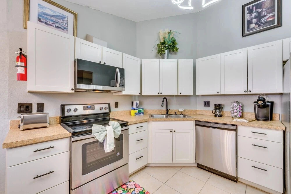 Luxe 4BR Villa Near Disney: Private Pool & Lanai