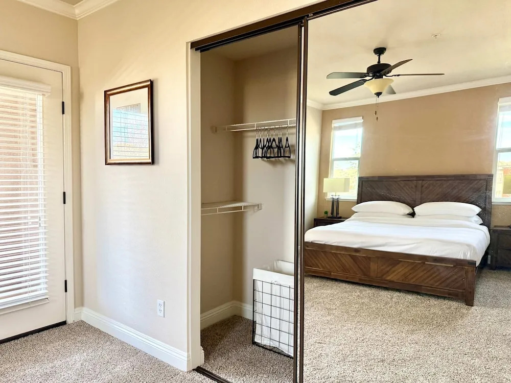 New Luxurious 1BR Apartment Heated Pool Spa Sauna