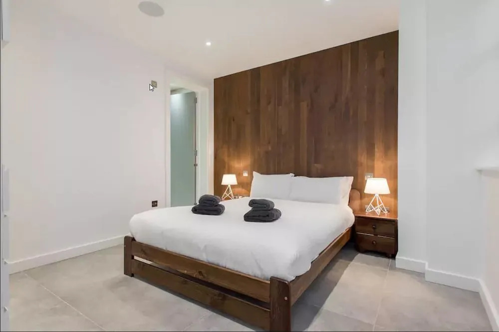 Shoreditch Black Square Collection