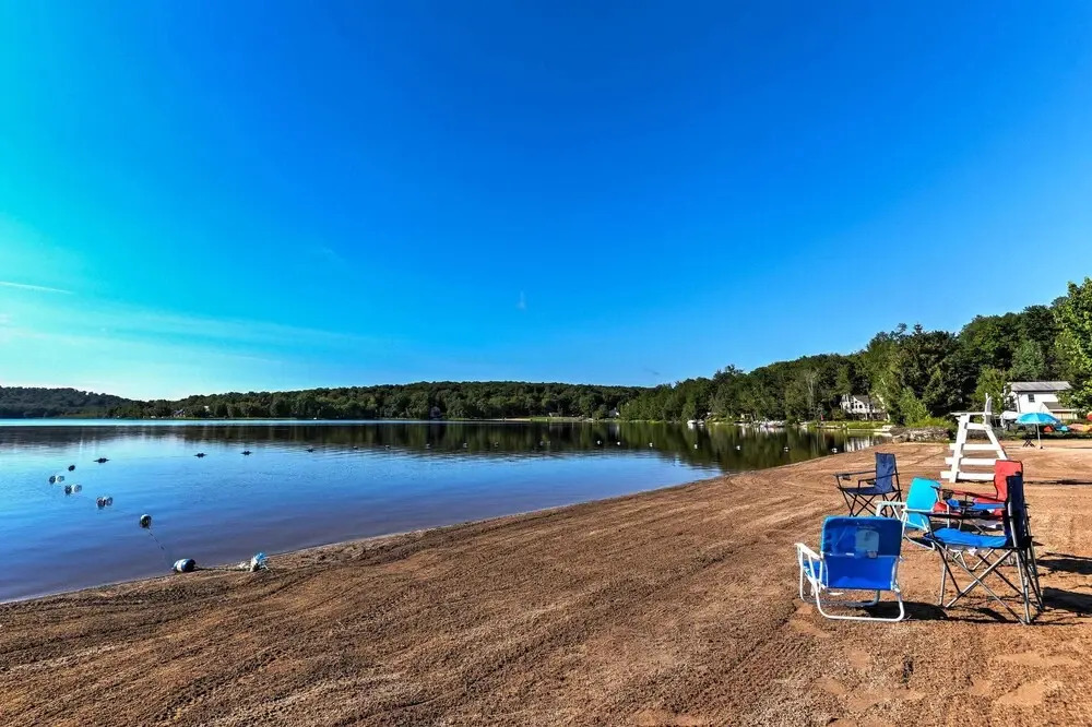Cozy Arrowhead Lake Home w/ Sunroom + Pool Access!