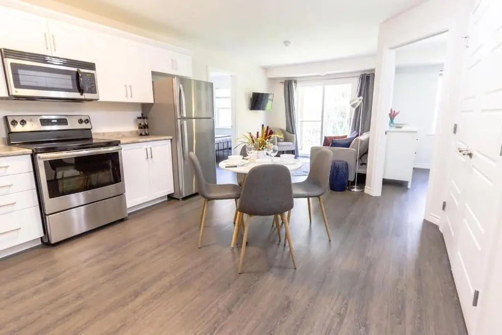 Gorgeous Condo Near UNB Hospital w Parking 202