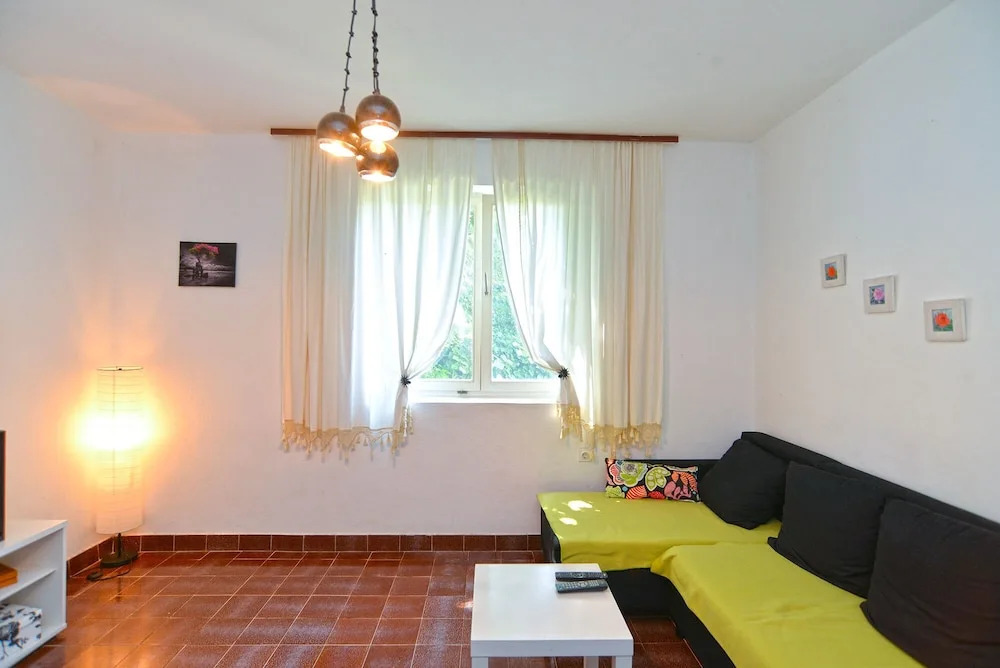Apartment 1817