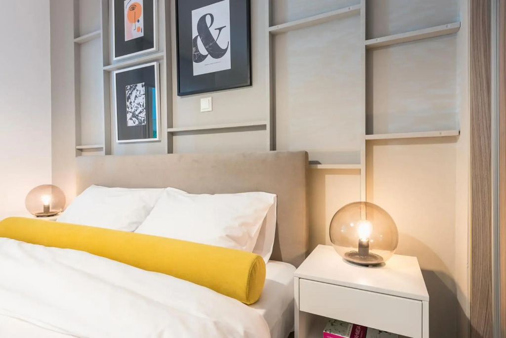 2 stops to Acropolis - Free Cancellation - Terrace