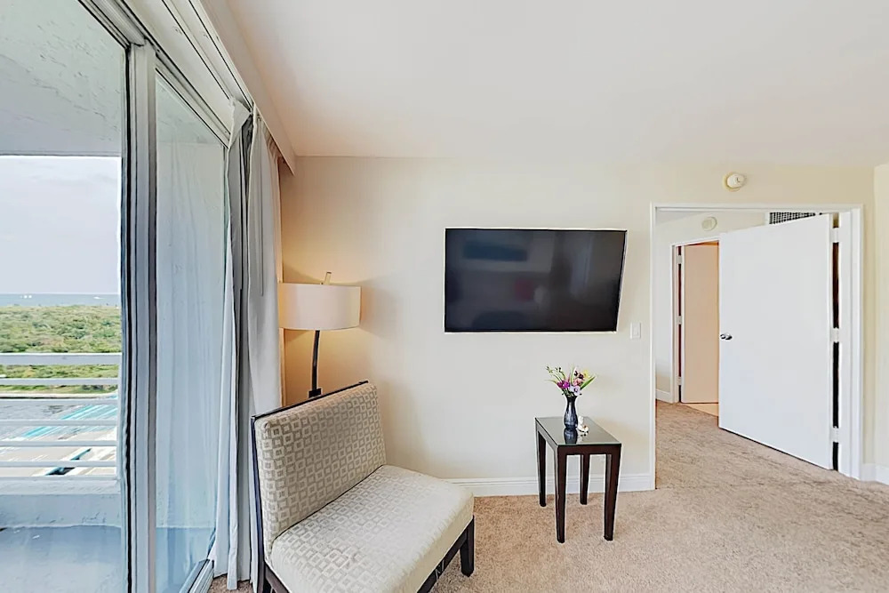 New Listing! Luxe Resort W/ Pool: Near Beach 2 Bedroom Hotel Room