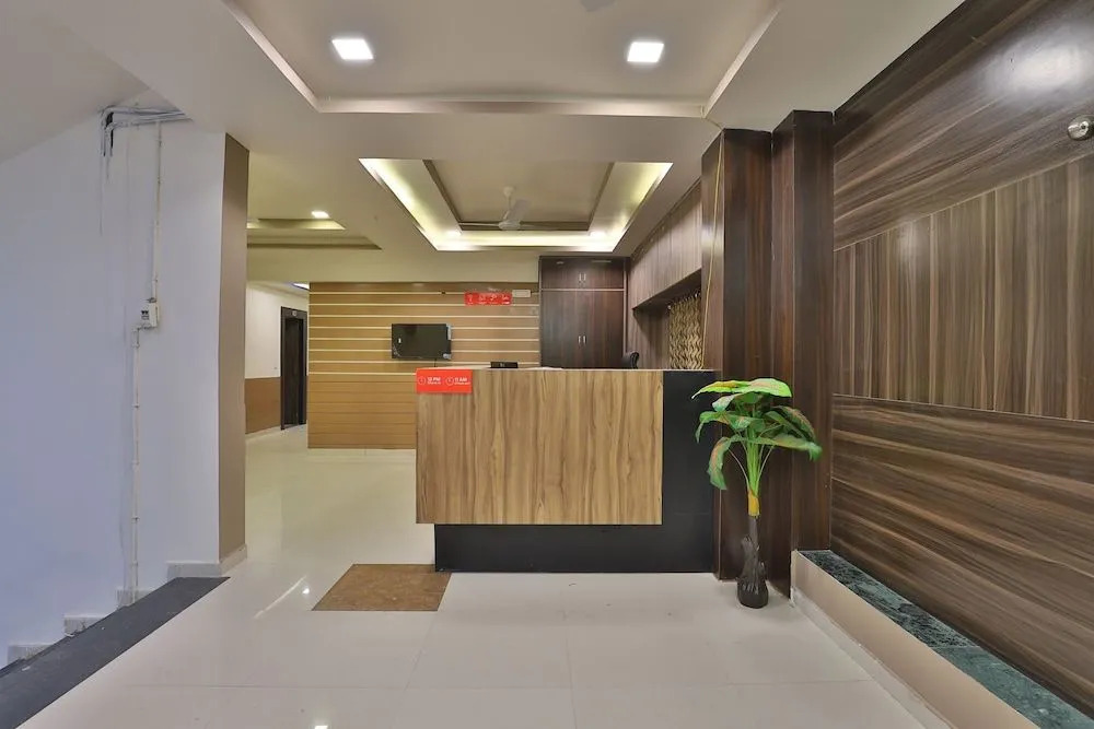 OYO 26476 Hotel Meridan Palace