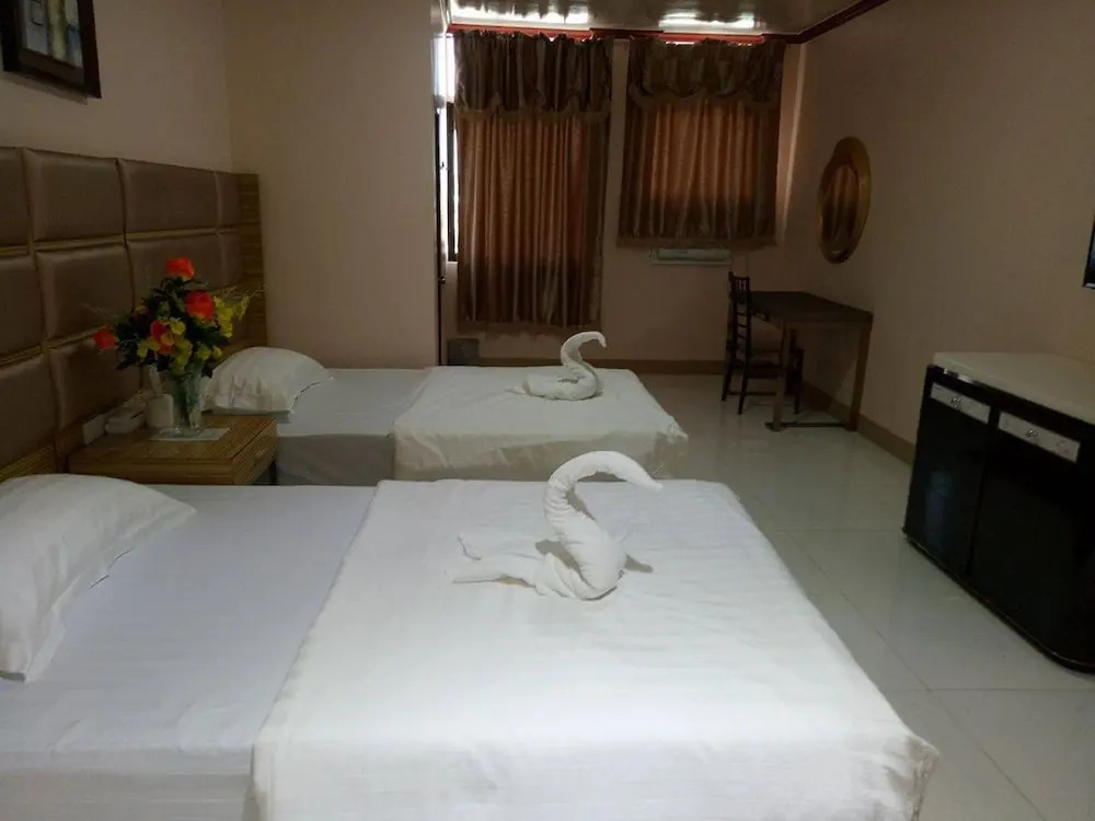 Meaco Royal Hotel - Taytay