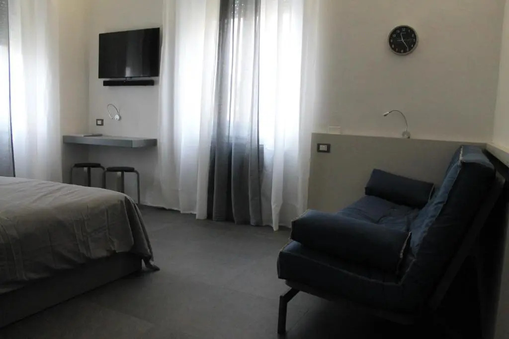 Casa Mirko - B & B con stazione ricarica auto elettriche parcheggio privato auto moto biciclette
