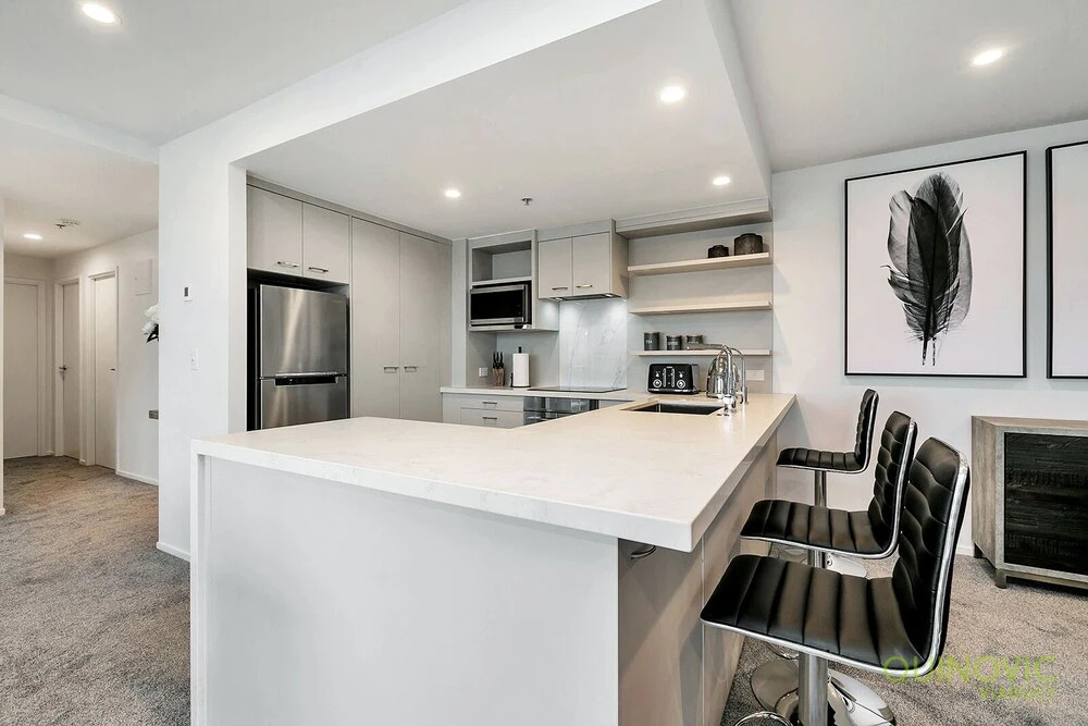 QV Sunny New Apt with Balcony -976