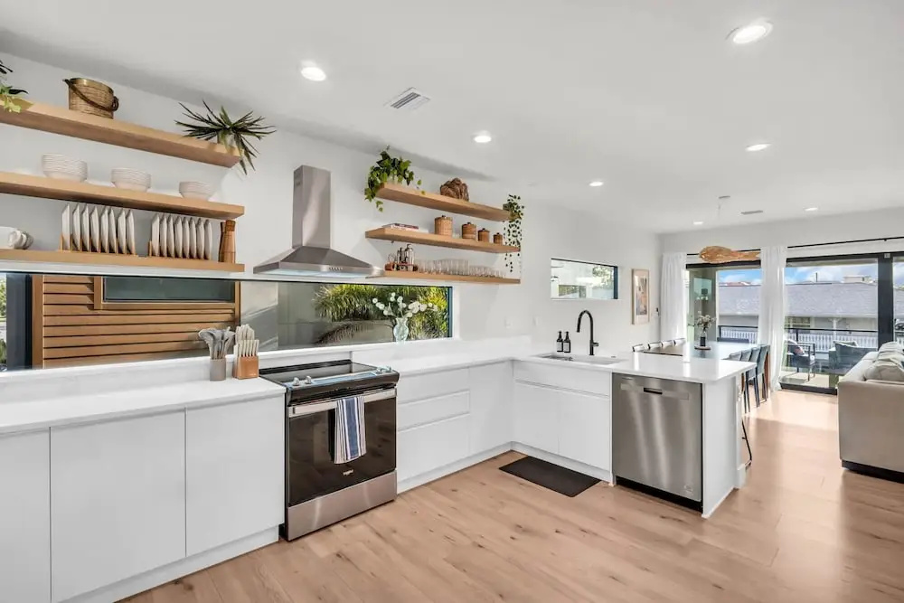 NEW 4 Bed 3 Bath Heated Salt Pool Walk2beach