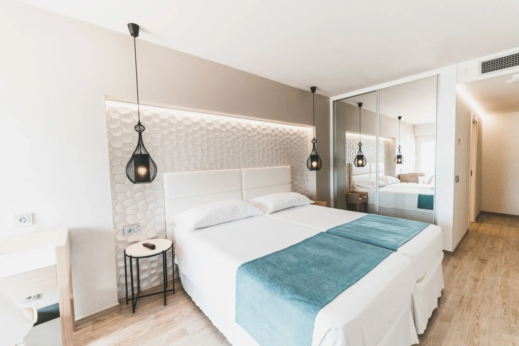 Отель Ibiza Corso