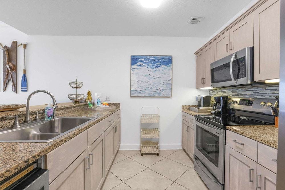 Regency Isle Beachfront Bliss Amazing Views 2 Bedrooms