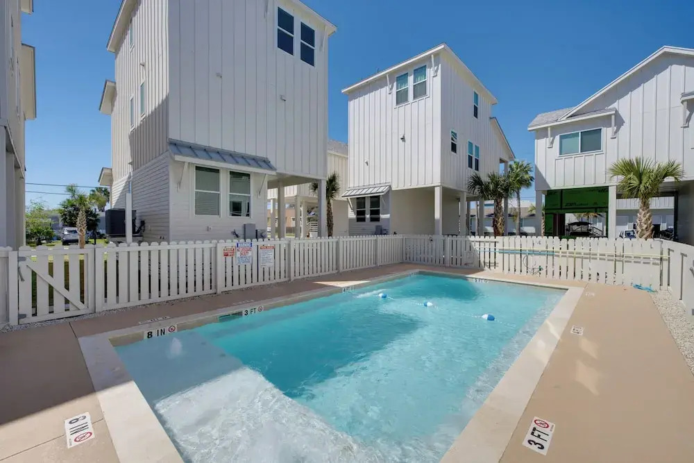 1 Mi to Beach: Home w/ Pool Access in Port Aransas