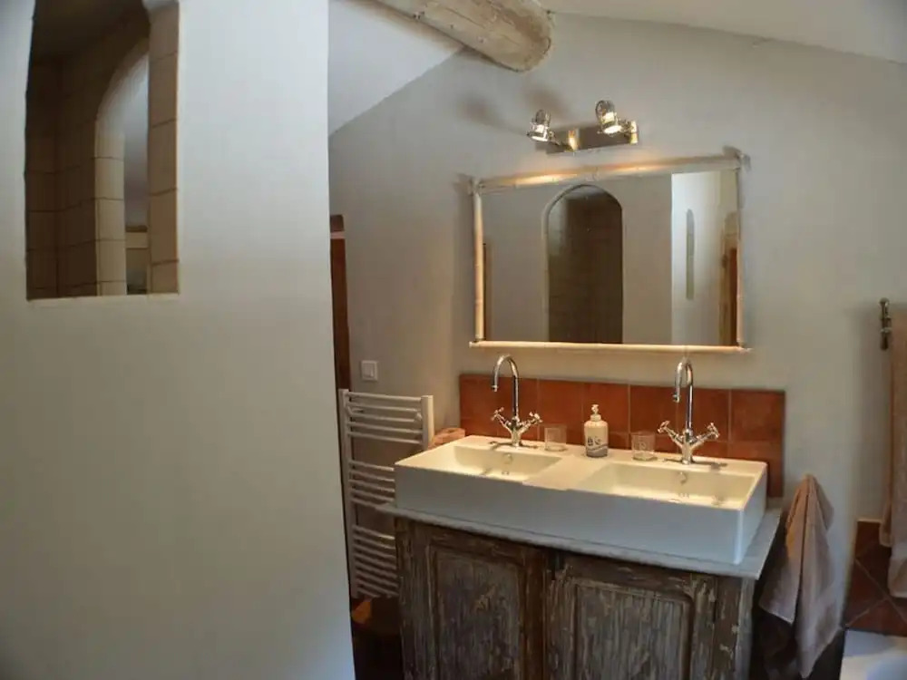 Lush Home in L'isle-sur-la-sorgue With Swimming Pool