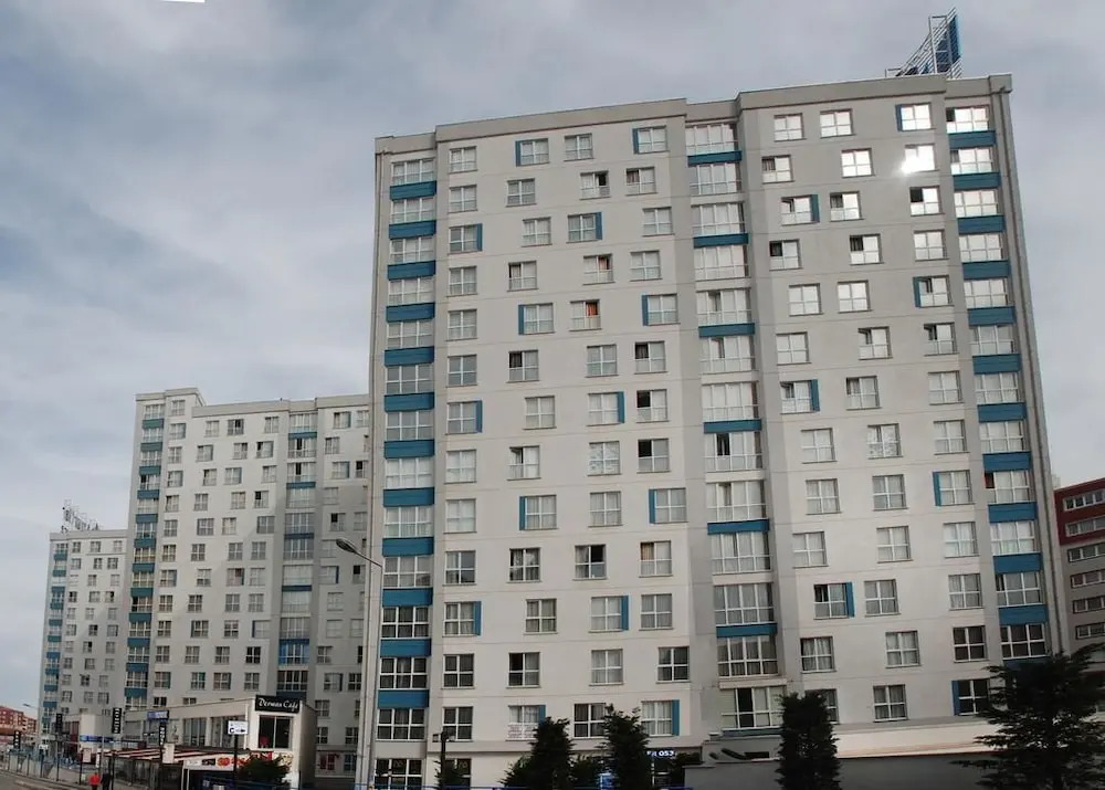 Suit 8 Residence