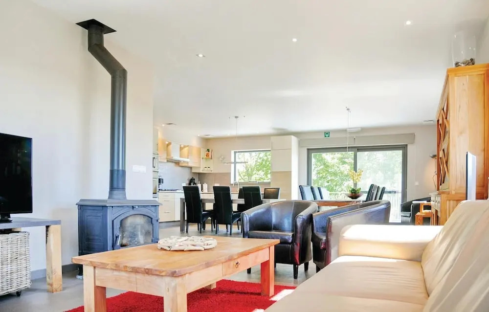Nice Home in Somme-leuze With 5 Bedrooms and Wifi
