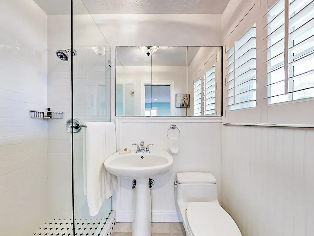4br/4ba W/ Private Deck & Heated Pool - Near Beach 4 Bedroom Home