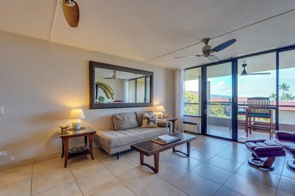 Kona Pacific Top Floor Retreat: Ocean View & Pool!