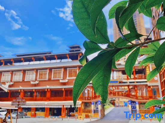 Kaili Wanhuzhai Hotel (South High-speed Railway Station)