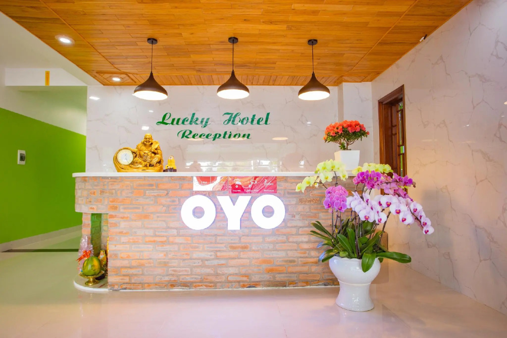 OYO 882 Lucky Hotel