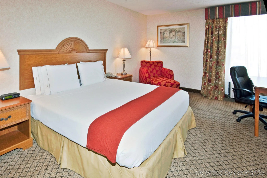 Holiday Inn Express Flint-Campus Area by IHG