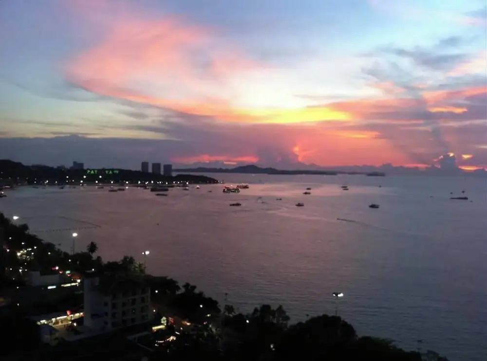 2 Bed Room, Large Living Room at Central Pattaya