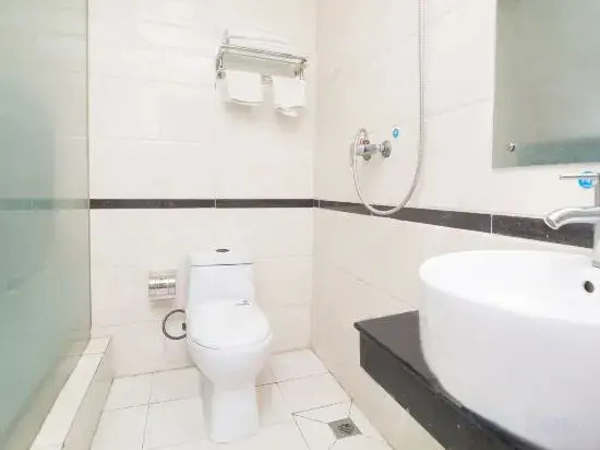 OYO Hongdu Express Homestay (Tengzhou Bus Terminal Jiayu Trade City)