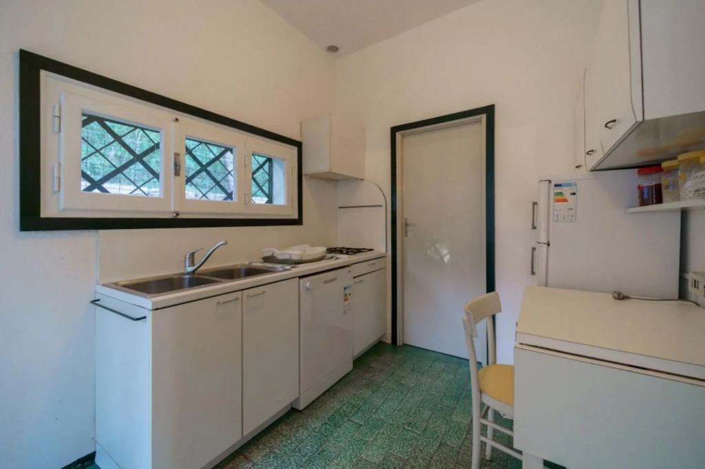 Rustic Villetta Le Grotte sleeps 8 comfortably with a view of the bay of Portoferraio-VILLETTA LE GROTTE