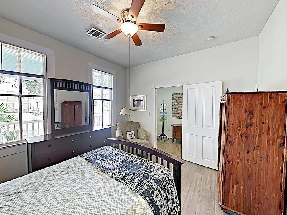 New Listing! Charming By The Beach 2 Bedroom Home