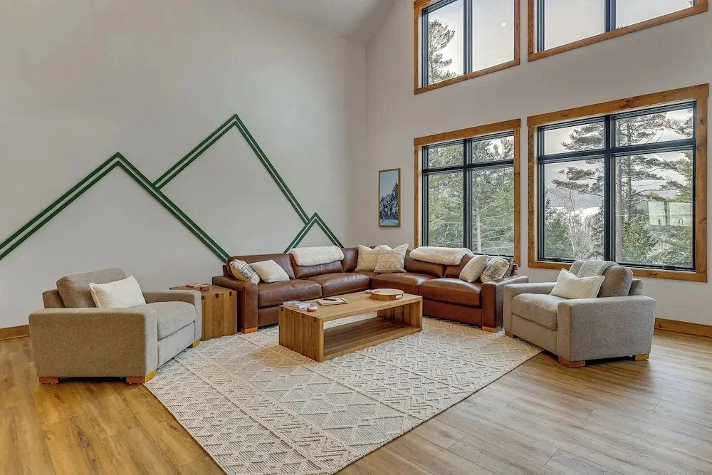 Luxe Mountain Home w/ Chefs Kitchen & Okemo Views