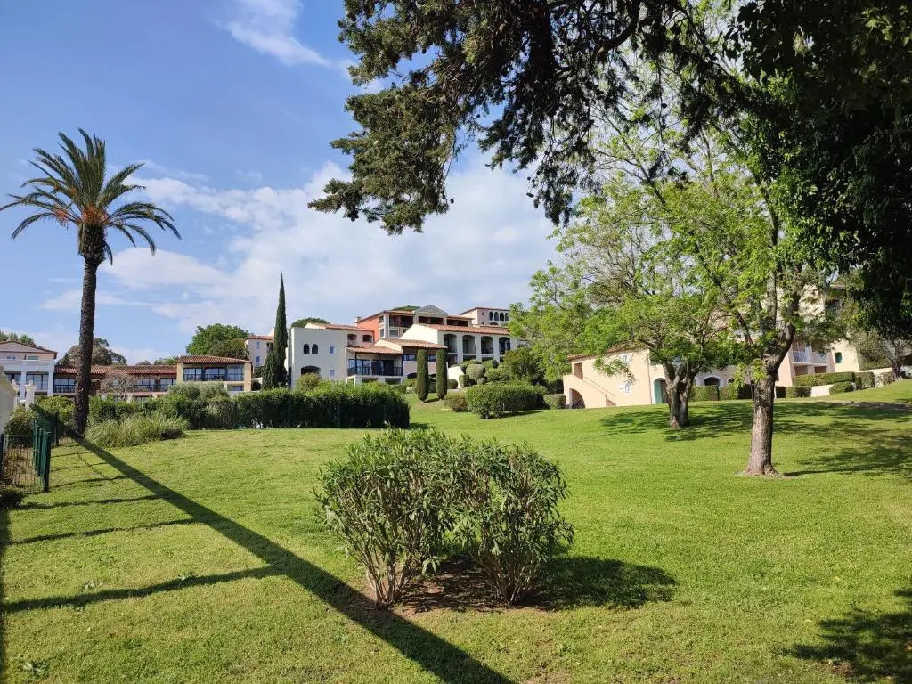 CHEZ ADRIANA studio cosy VUE sur le golfe de Saint-Tropez