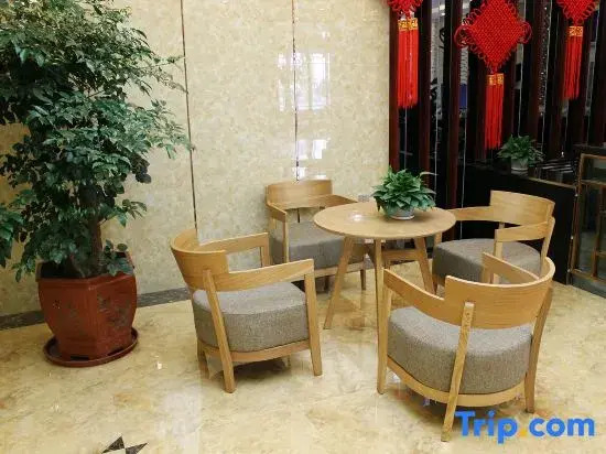 Ruiquanju Business Hotel (Qiqihar First Hospital Longsha Park Branch)