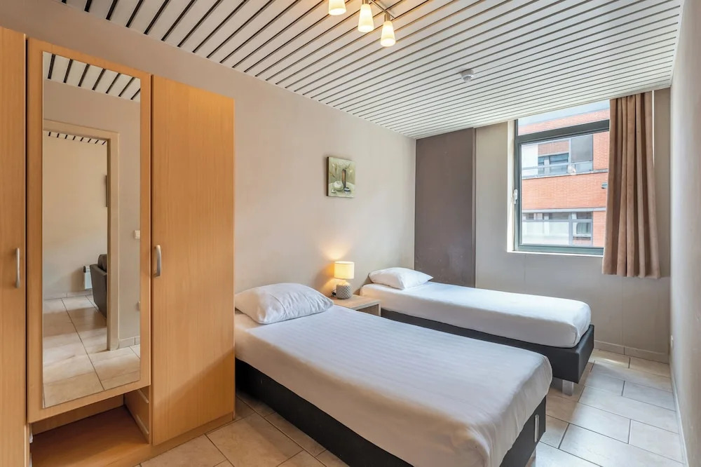 Room-one Bedroom Apartment Near North S