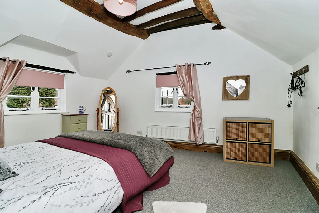2 Bed Cottage Beautiful Setting Walk to Ironbridge