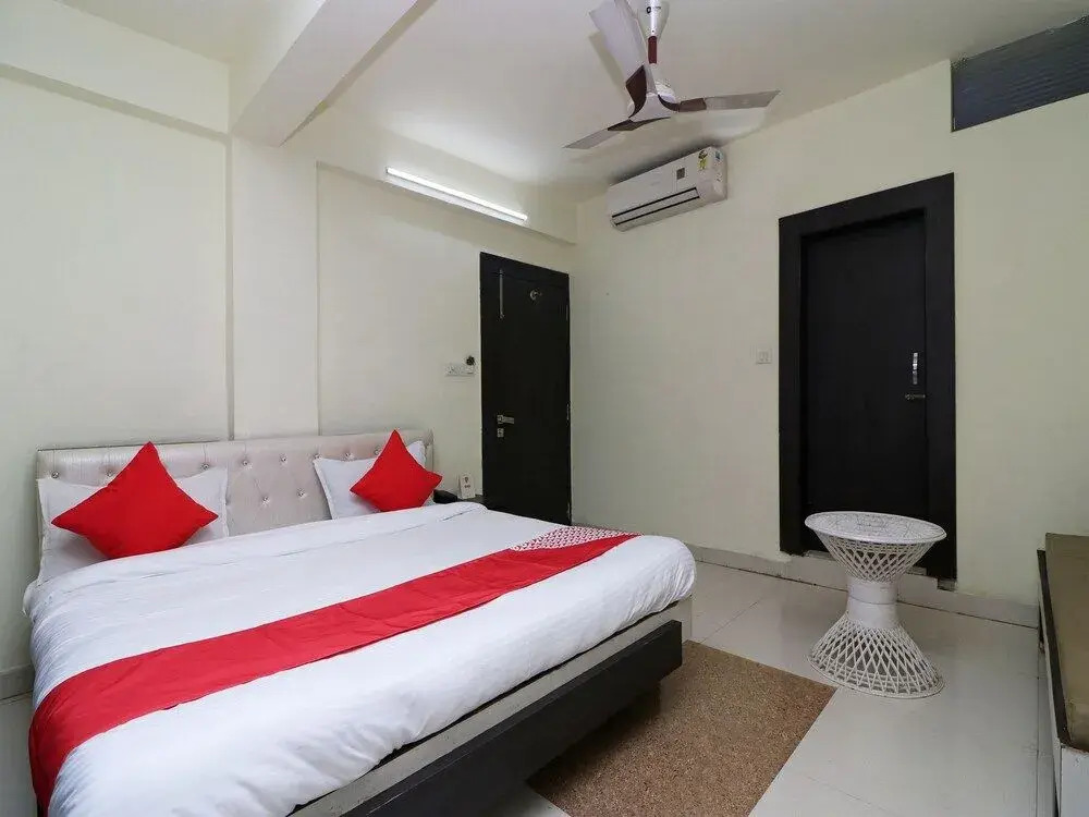 OYO 8219 Hotel Manan