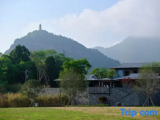 Ruolin Qiaoshangu Graden Hotel