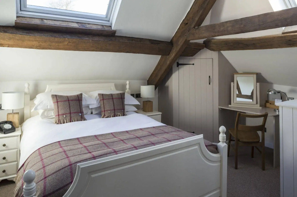 Tudor Farmhouse Hotel